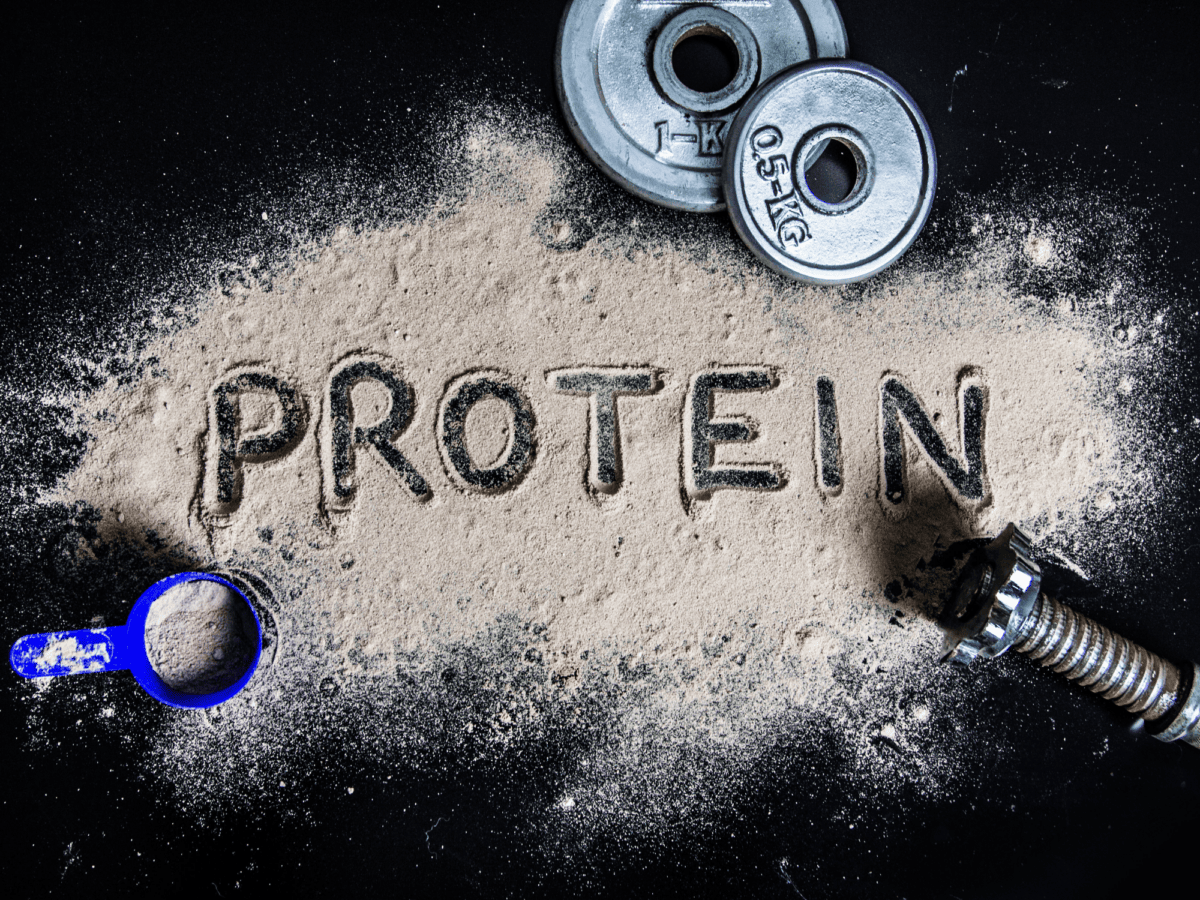protein na stole prasok